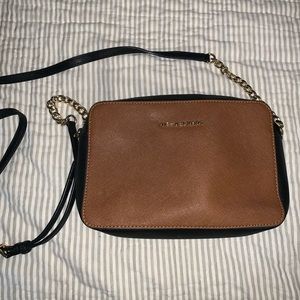 Black & brown Michael Kors crossbody purse!